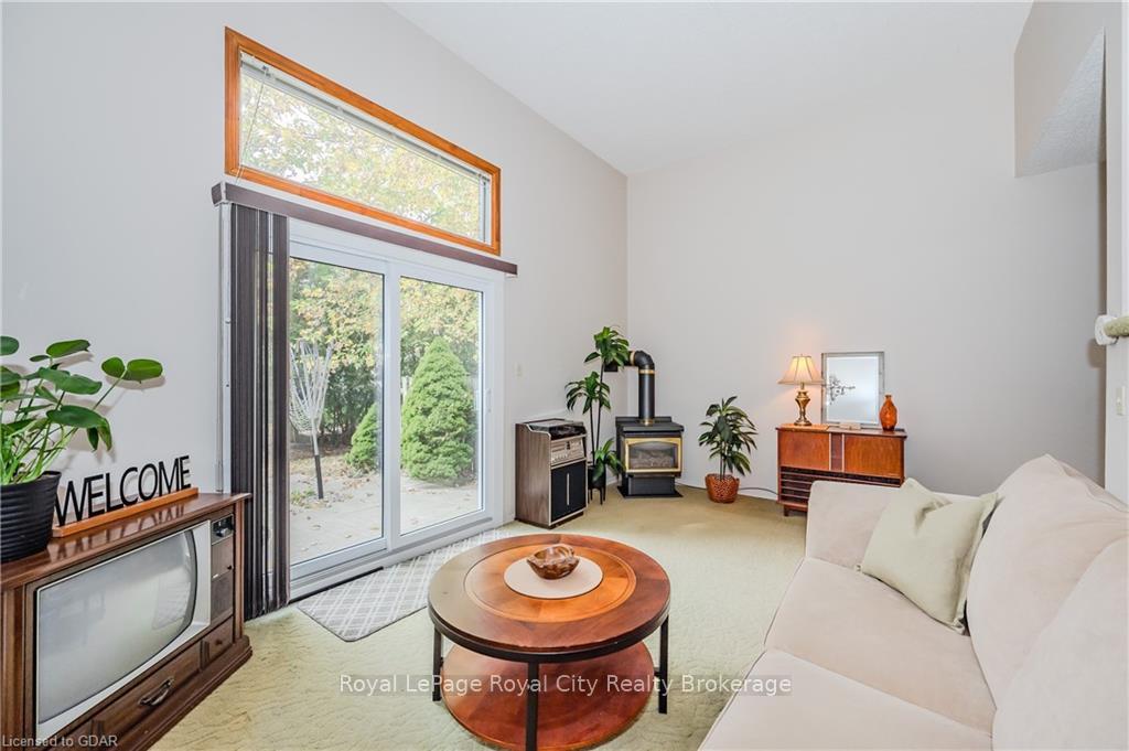 Photo 8 of Unit 5, 2 Worton Avenue, Guelph, Willow West/Sugarbush/West Acres — HOMEH