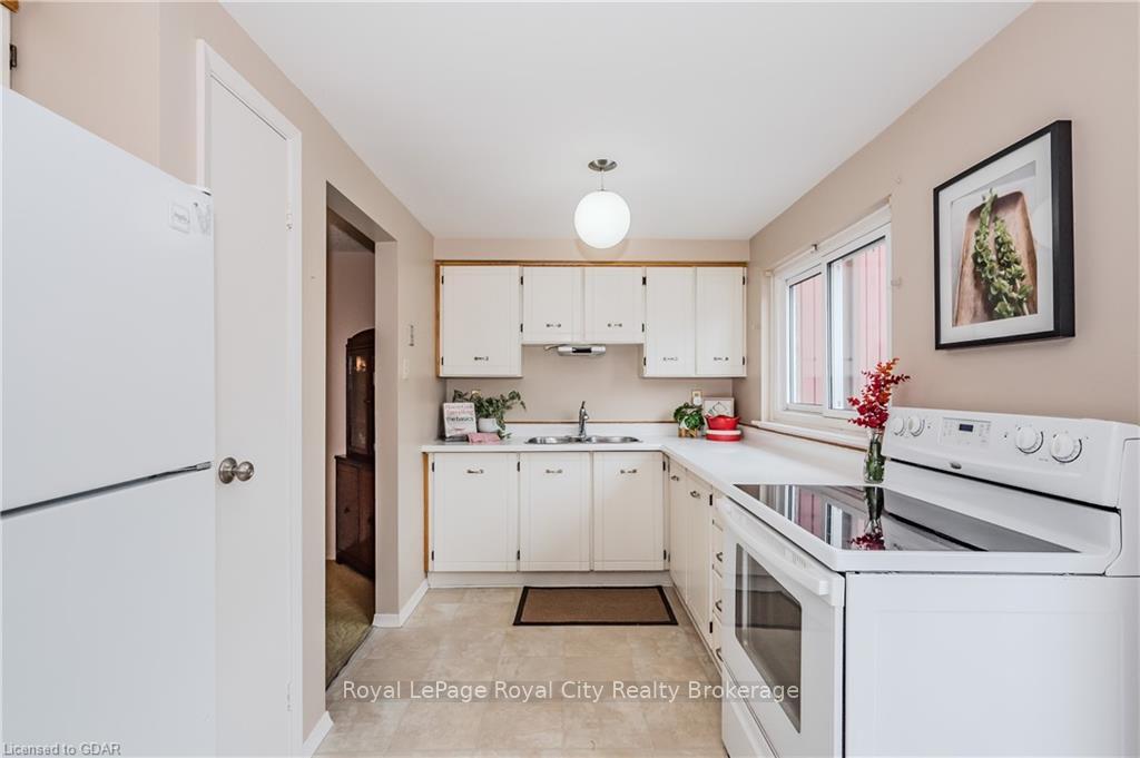 Photo 13 of Unit 5, 2 Worton Avenue, Guelph, Willow West/Sugarbush/West Acres — HOMEH