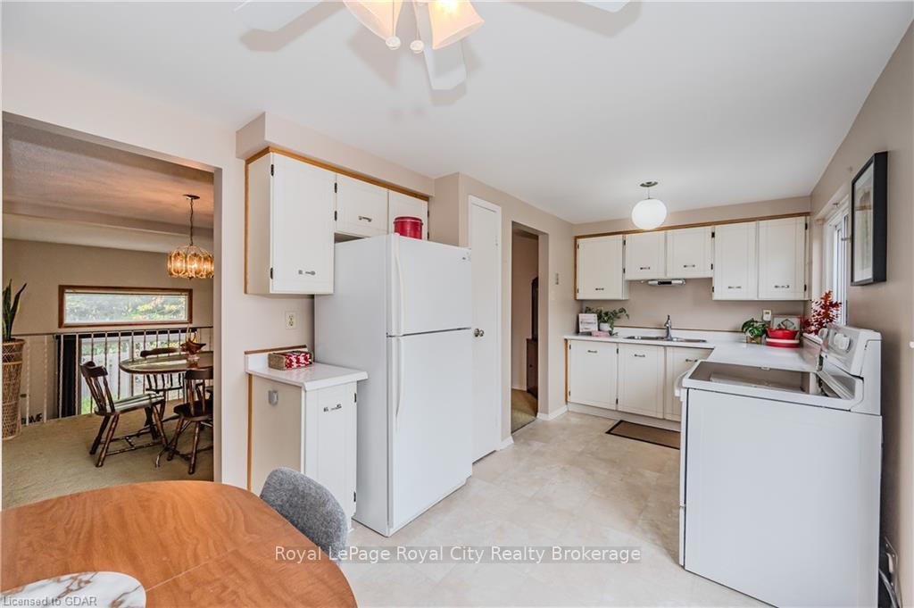 Photo 17 of Unit 5, 2 Worton Avenue, Guelph, Willow West/Sugarbush/West Acres — HOMEH