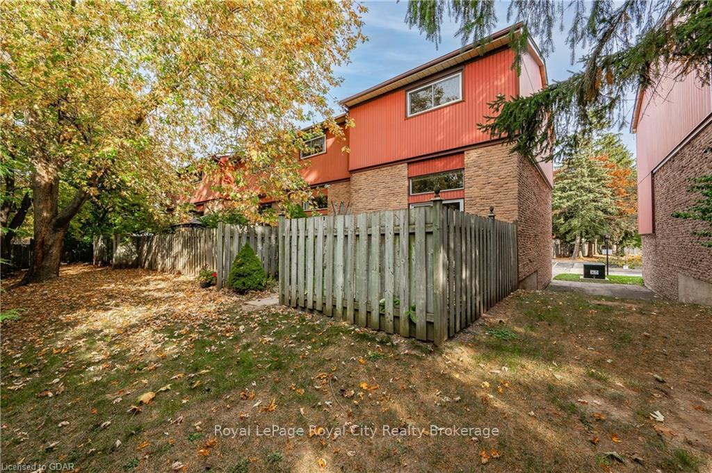 Photo 30 of Unit 5, 2 Worton Avenue, Guelph, Willow West/Sugarbush/West Acres — HOMEH