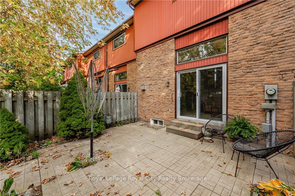 Photo 32 of Unit 5, 2 Worton Avenue, Guelph, Willow West/Sugarbush/West Acres — HOMEH
