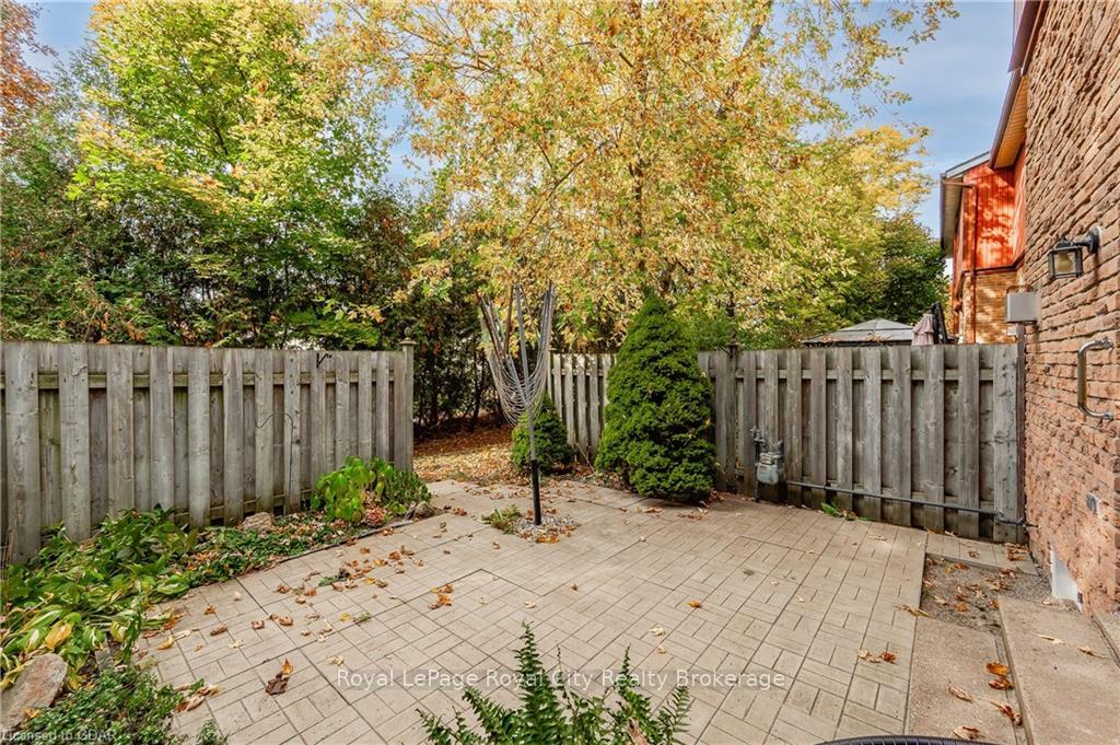 Photo 34 of Unit 5, 2 Worton Avenue, Guelph, Willow West/Sugarbush/West Acres — HOMEH