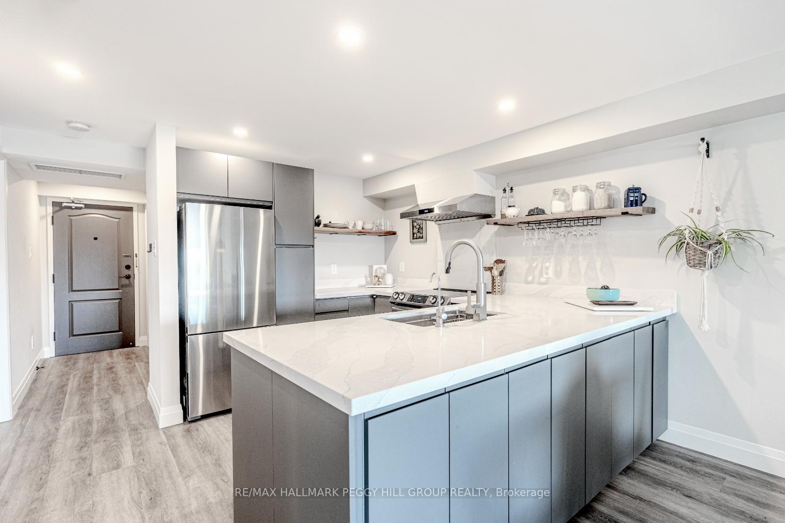 Photo 2 of Unit 203, 117 Edgehill Drive, Barrie, Letitia Heights — HOMEH