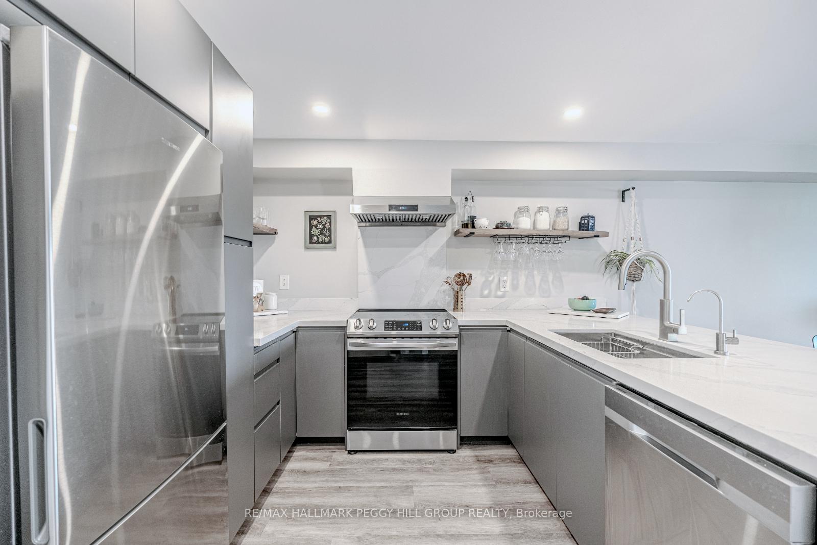 Photo 3 of Unit 203, 117 Edgehill Drive, Barrie, Letitia Heights — HOMEH