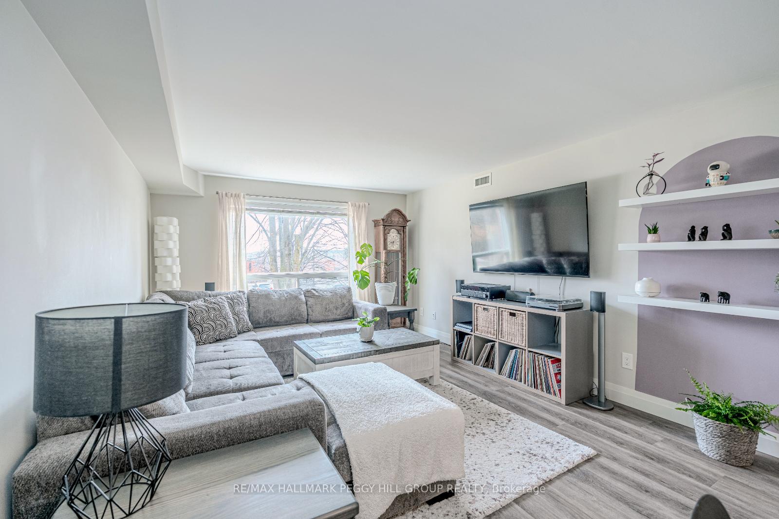 Photo 6 of Unit 203, 117 Edgehill Drive, Barrie, Letitia Heights — HOMEH