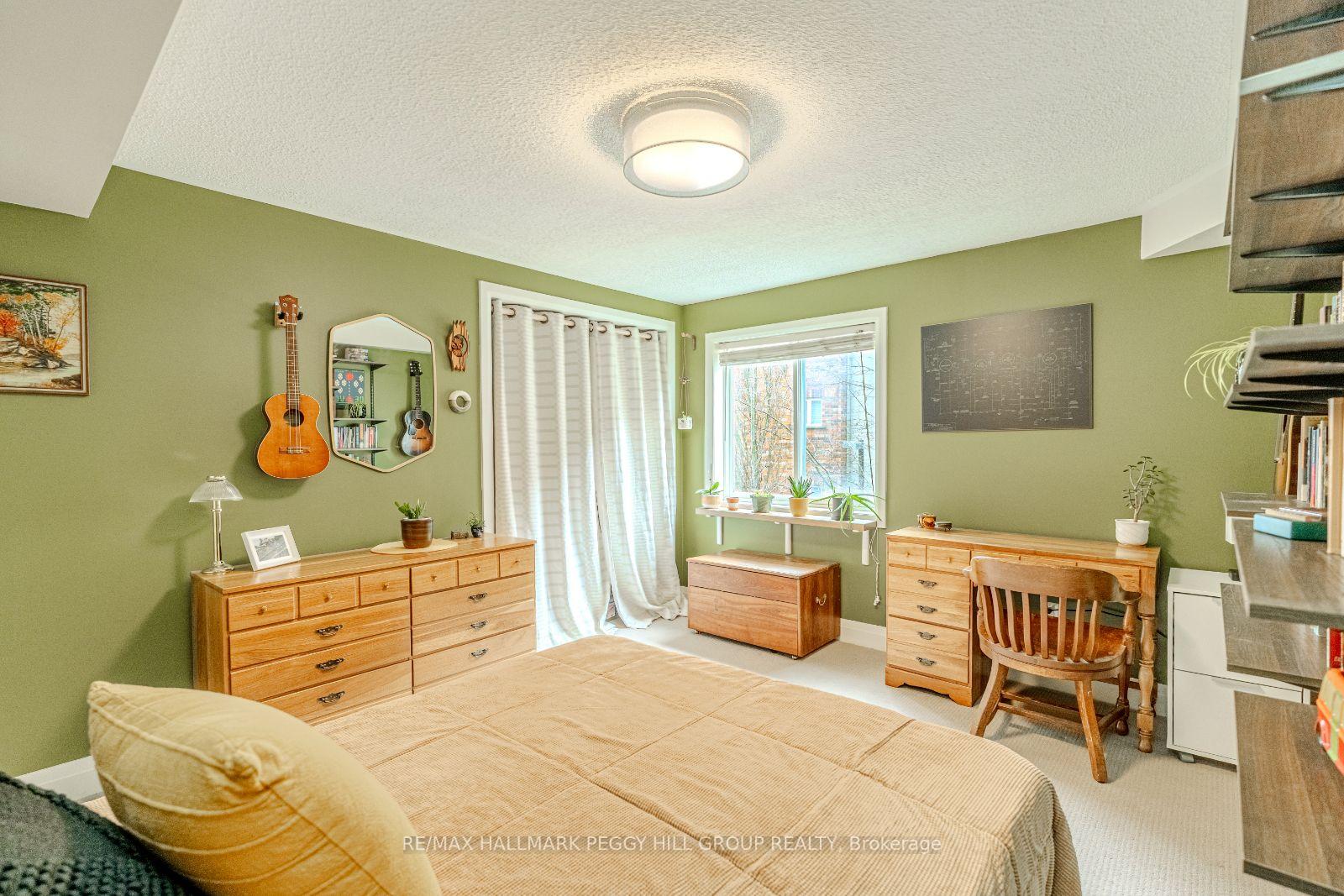 Photo 10 of Unit 203, 117 Edgehill Drive, Barrie, Letitia Heights — HOMEH