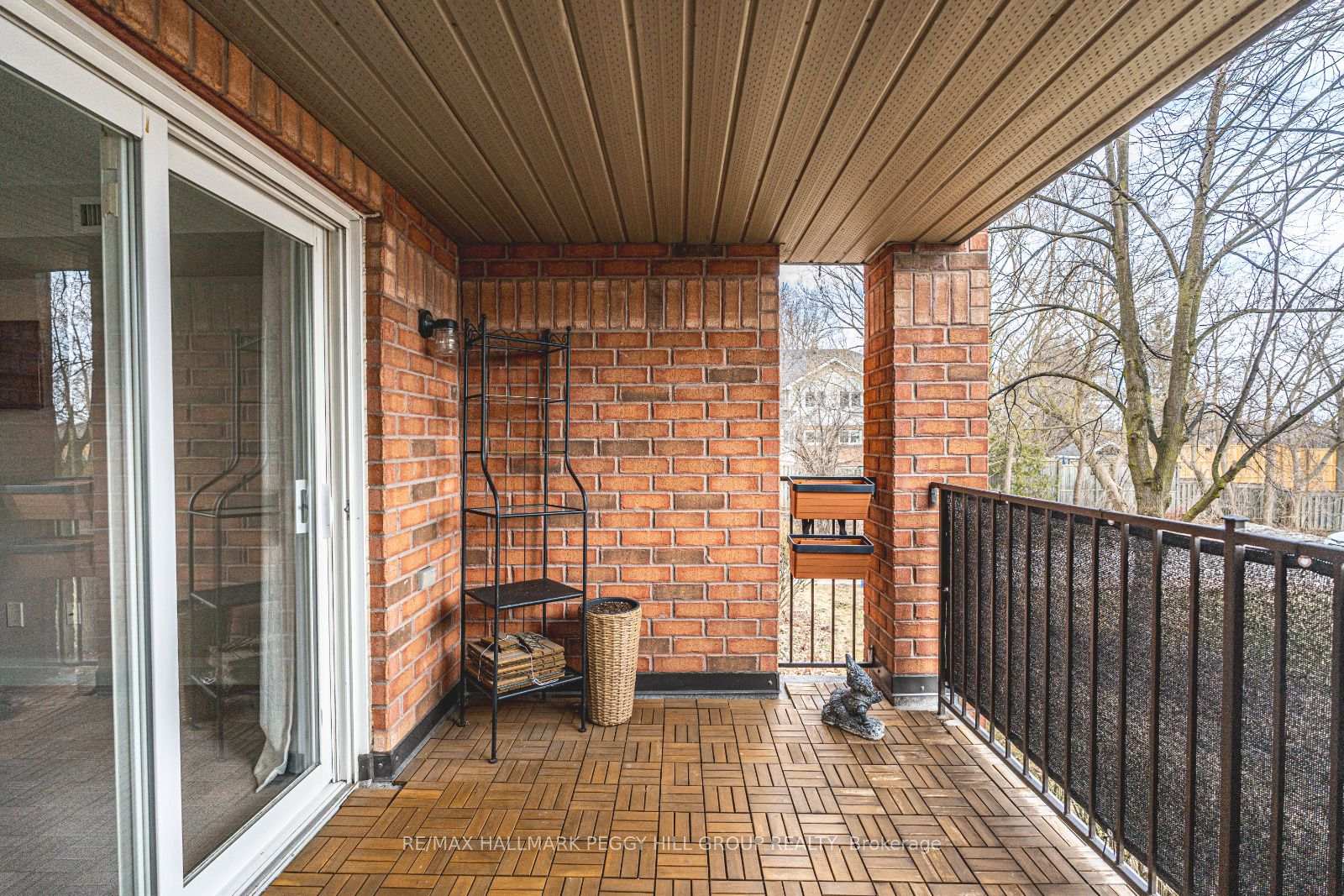 Photo 15 of Unit 203, 117 Edgehill Drive, Barrie, Letitia Heights — HOMEH
