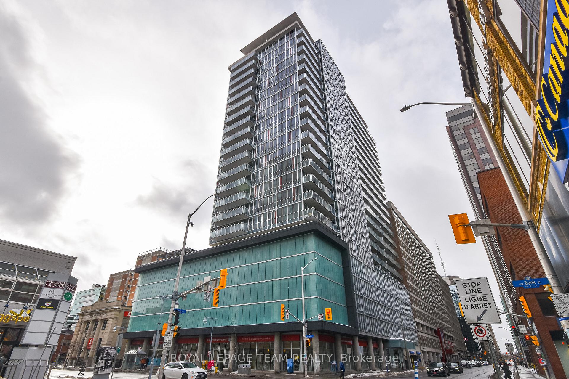 Front of Unit 1206, 324 Laurier Avenue W