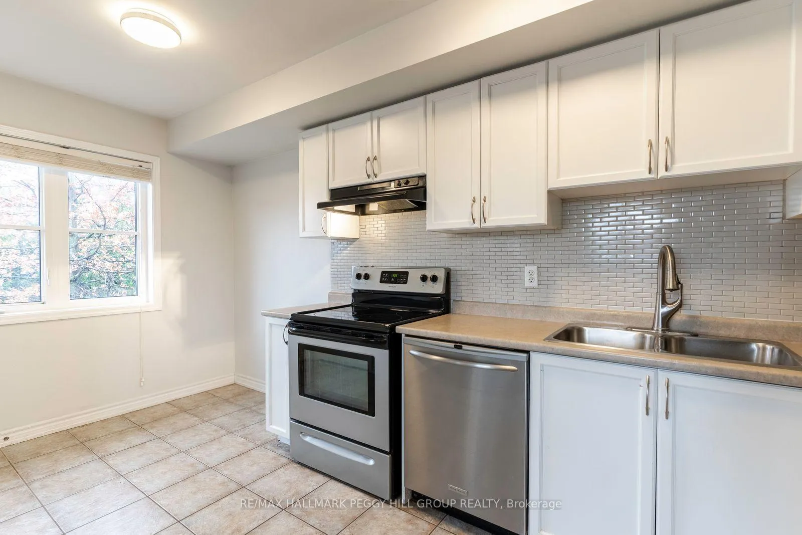 Photo 6 of Unit 2, 141 Sydenham Wells, Barrie, Georgian Drive — HOMEH