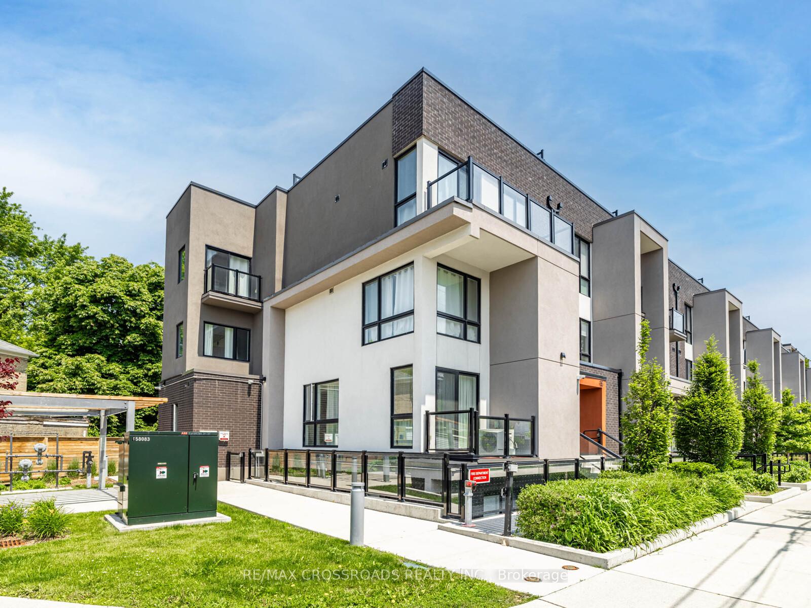 Photo 2 of Unit 4, 12 Marquette Avenue, Toronto, Englemount-Lawrence — HOMEH