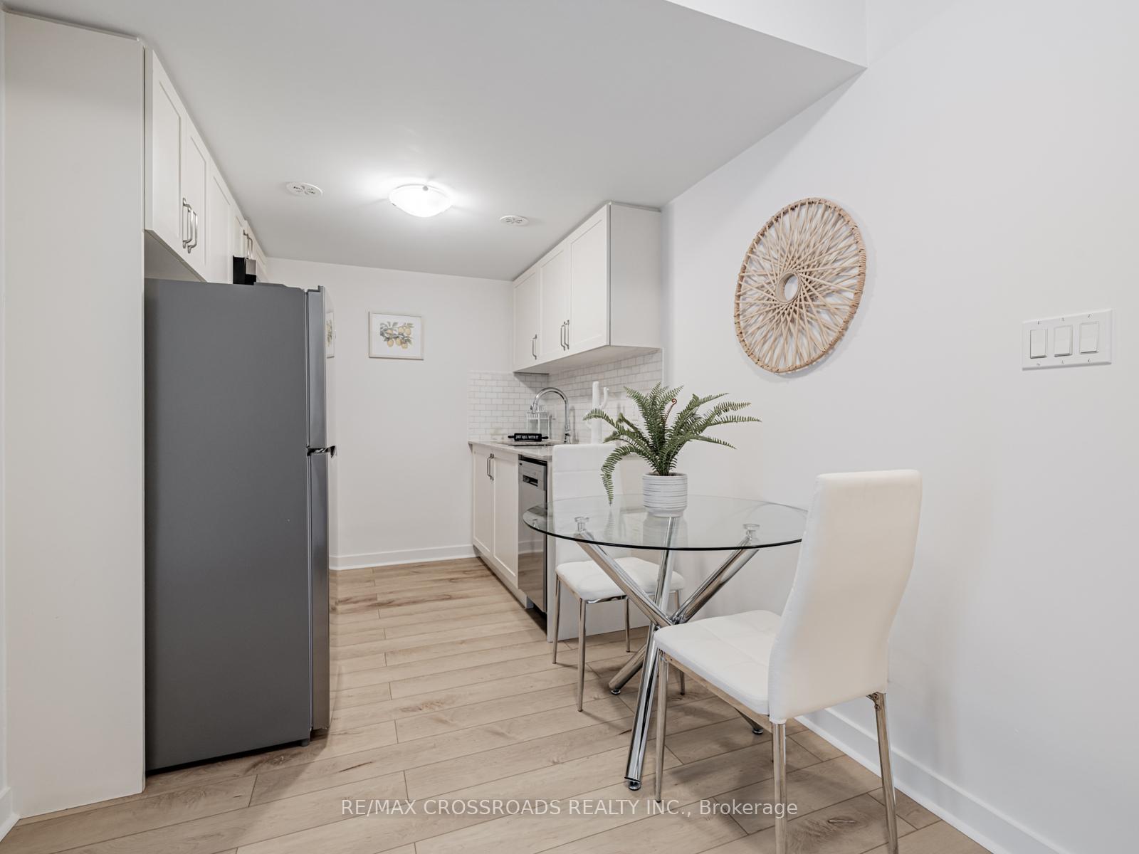 Photo 4 of Unit 4, 12 Marquette Avenue, Toronto, Englemount-Lawrence — HOMEH