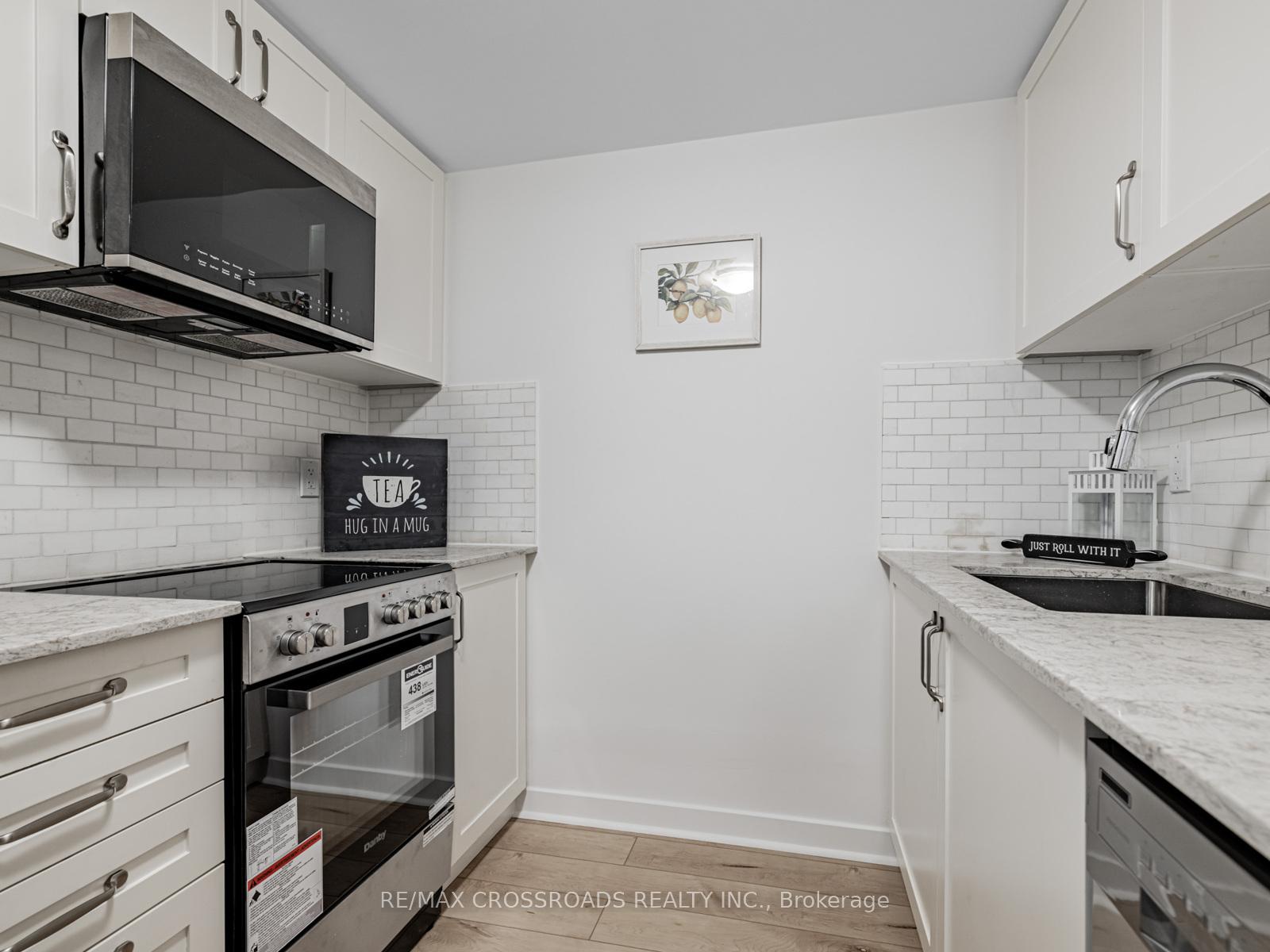 Photo 7 of Unit 4, 12 Marquette Avenue, Toronto, Englemount-Lawrence — HOMEH
