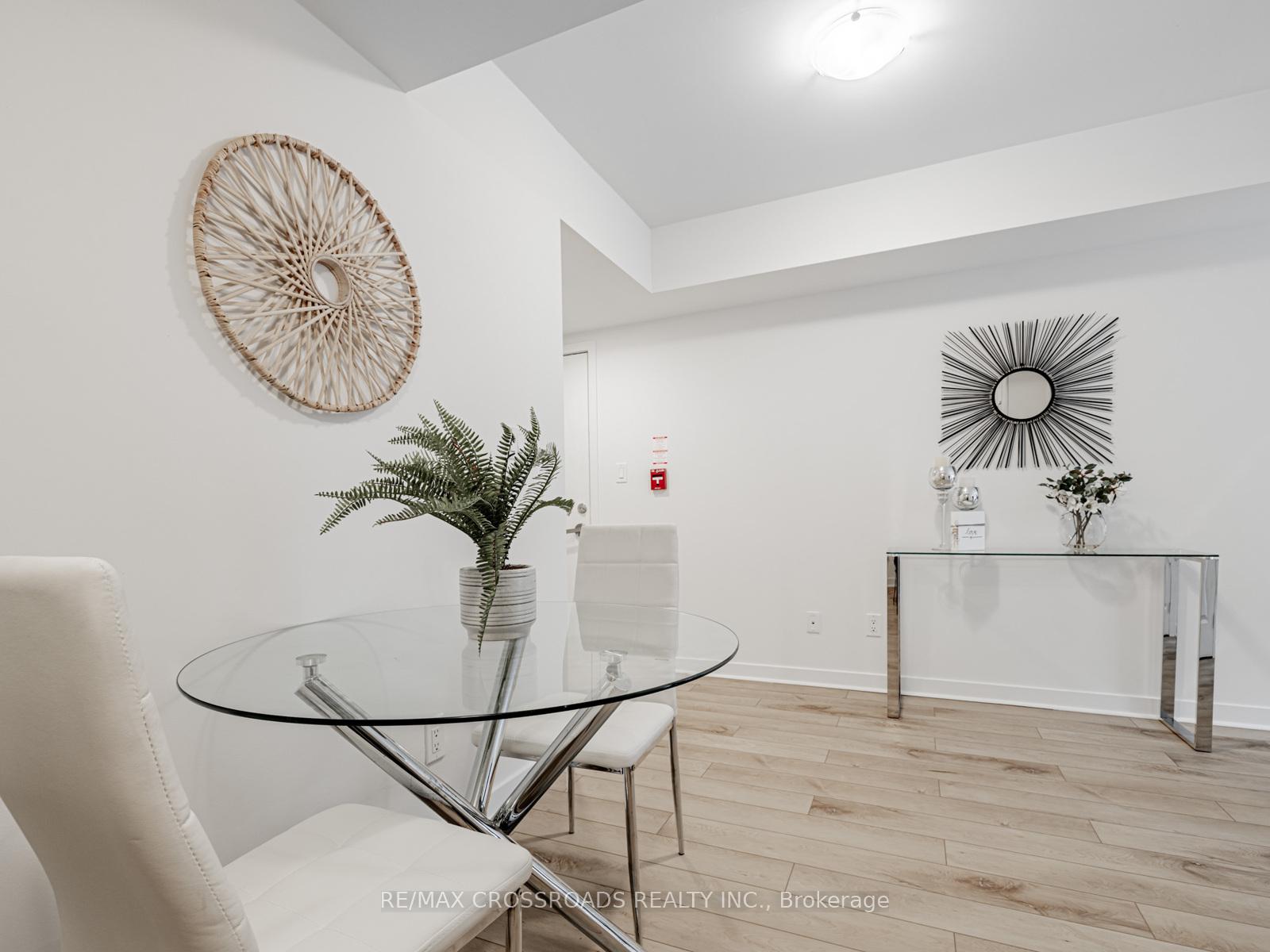 Photo 9 of Unit 4, 12 Marquette Avenue, Toronto, Englemount-Lawrence — HOMEH