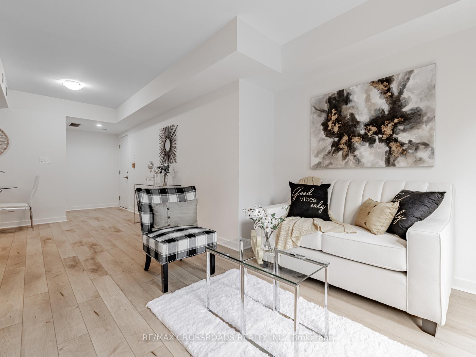 Photo 14 of Unit 4, 12 Marquette Avenue, Toronto, Englemount-Lawrence — HOMEH