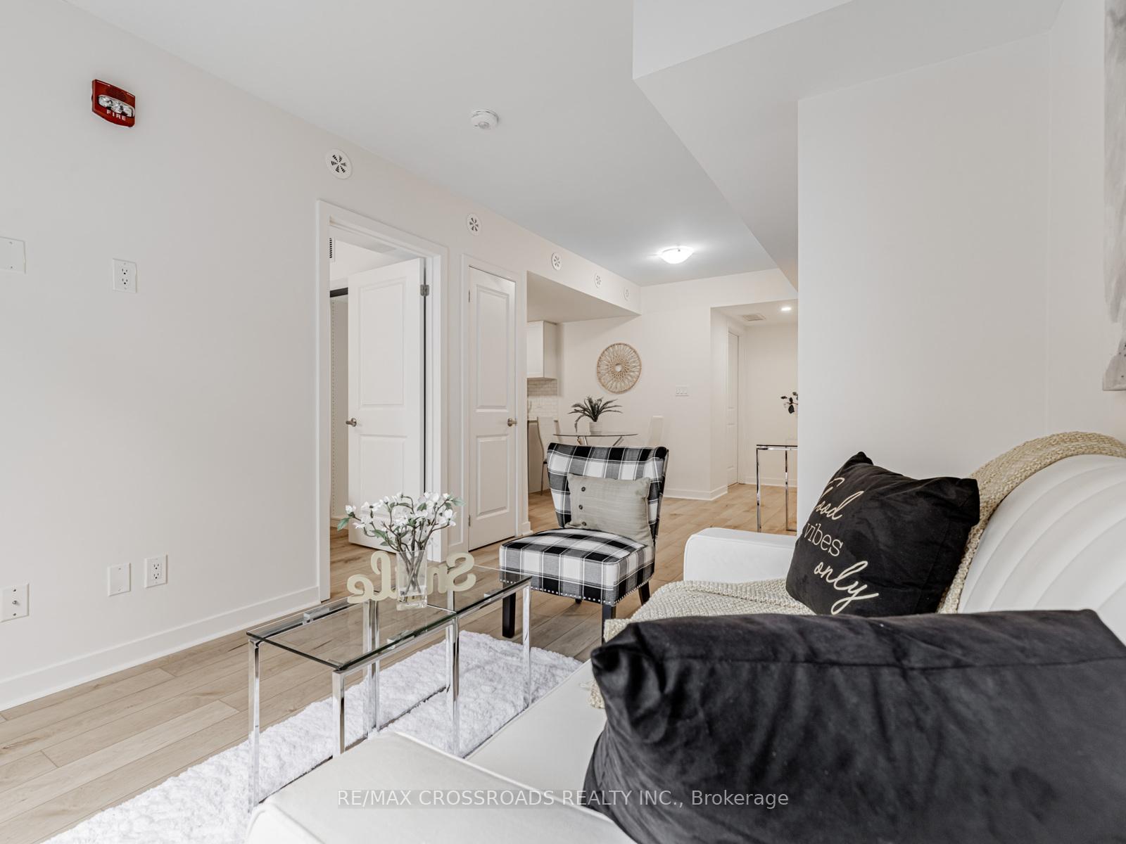 Photo 15 of Unit 4, 12 Marquette Avenue, Toronto, Englemount-Lawrence — HOMEH