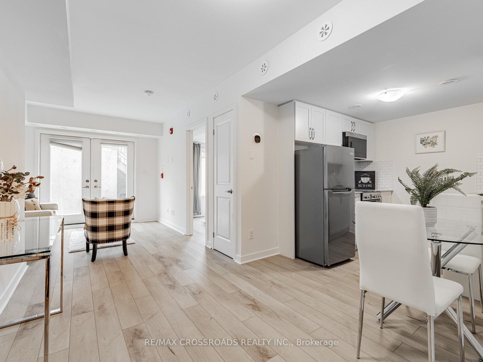 Photo 16 of Unit 4, 12 Marquette Avenue, Toronto, Englemount-Lawrence — HOMEH