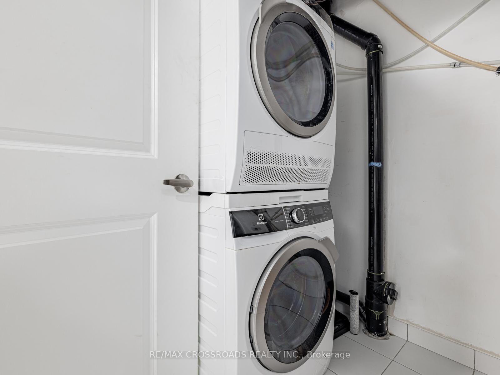 Photo 23 of Unit 4, 12 Marquette Avenue, Toronto, Englemount-Lawrence — HOMEH
