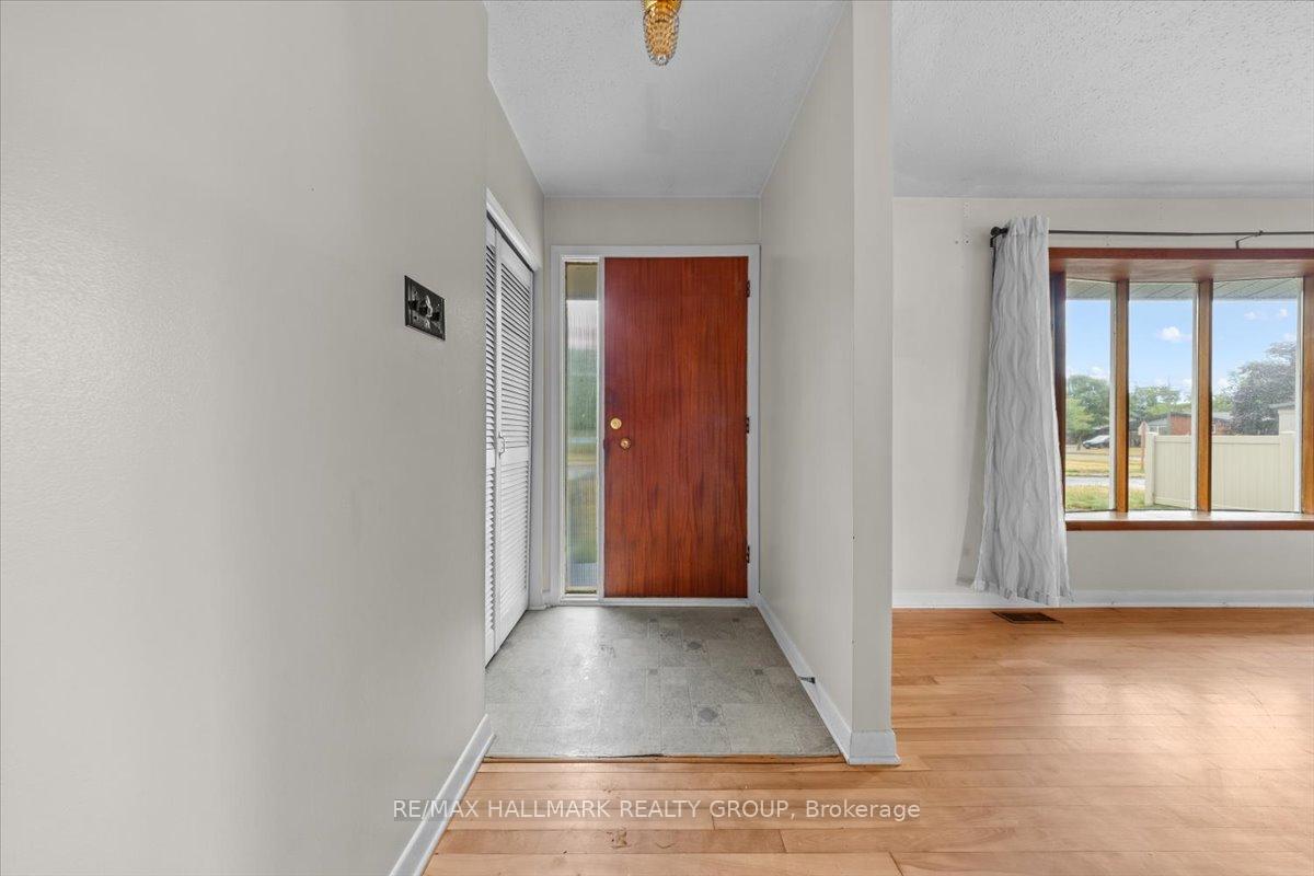 Photo 2 of 2140 Tawney Road, Ottawa, Hawthorne Meadows — HOMEH