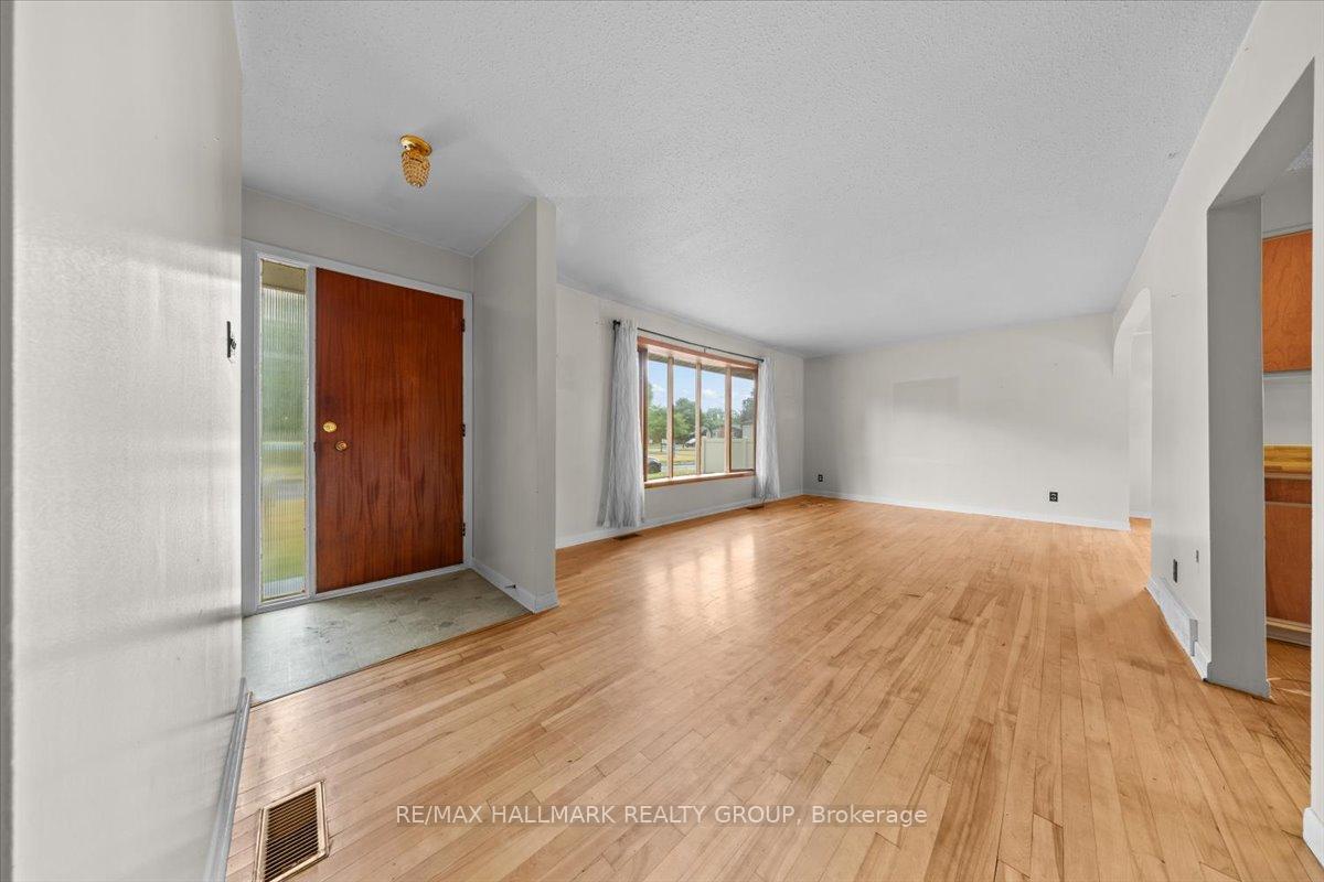 Photo 4 of 2140 Tawney Road, Ottawa, Hawthorne Meadows — HOMEH