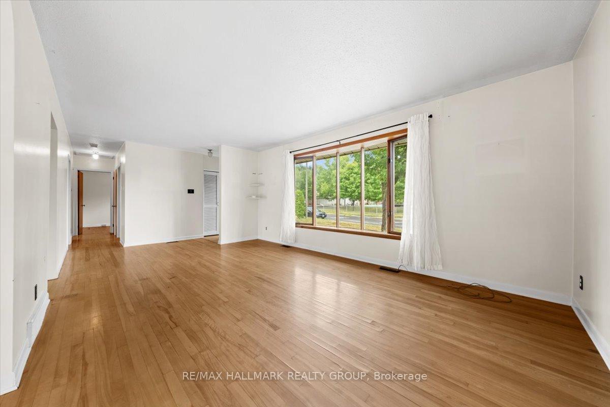 Photo 5 of 2140 Tawney Road, Ottawa, Hawthorne Meadows — HOMEH