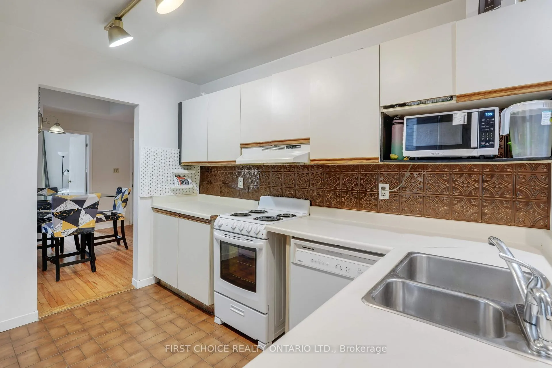 Photo 13 of 18 Rupert Street, Ottawa, Glebe — HOMEH