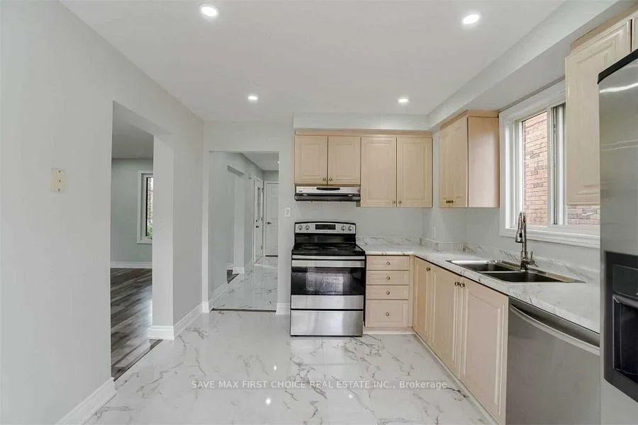 Photo 7 of 6 Wildercroft Avenue, Brampton, Brampton North — HOMEH