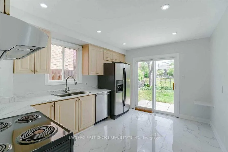 Photo 8 of 6 Wildercroft Avenue, Brampton, Brampton North — HOMEH