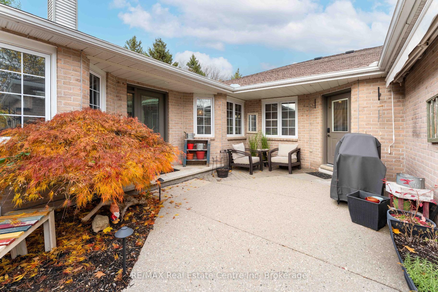 Photo 2 of Unit 3, 94 Woodlawn Road E, Guelph, Victoria North — HOMEH