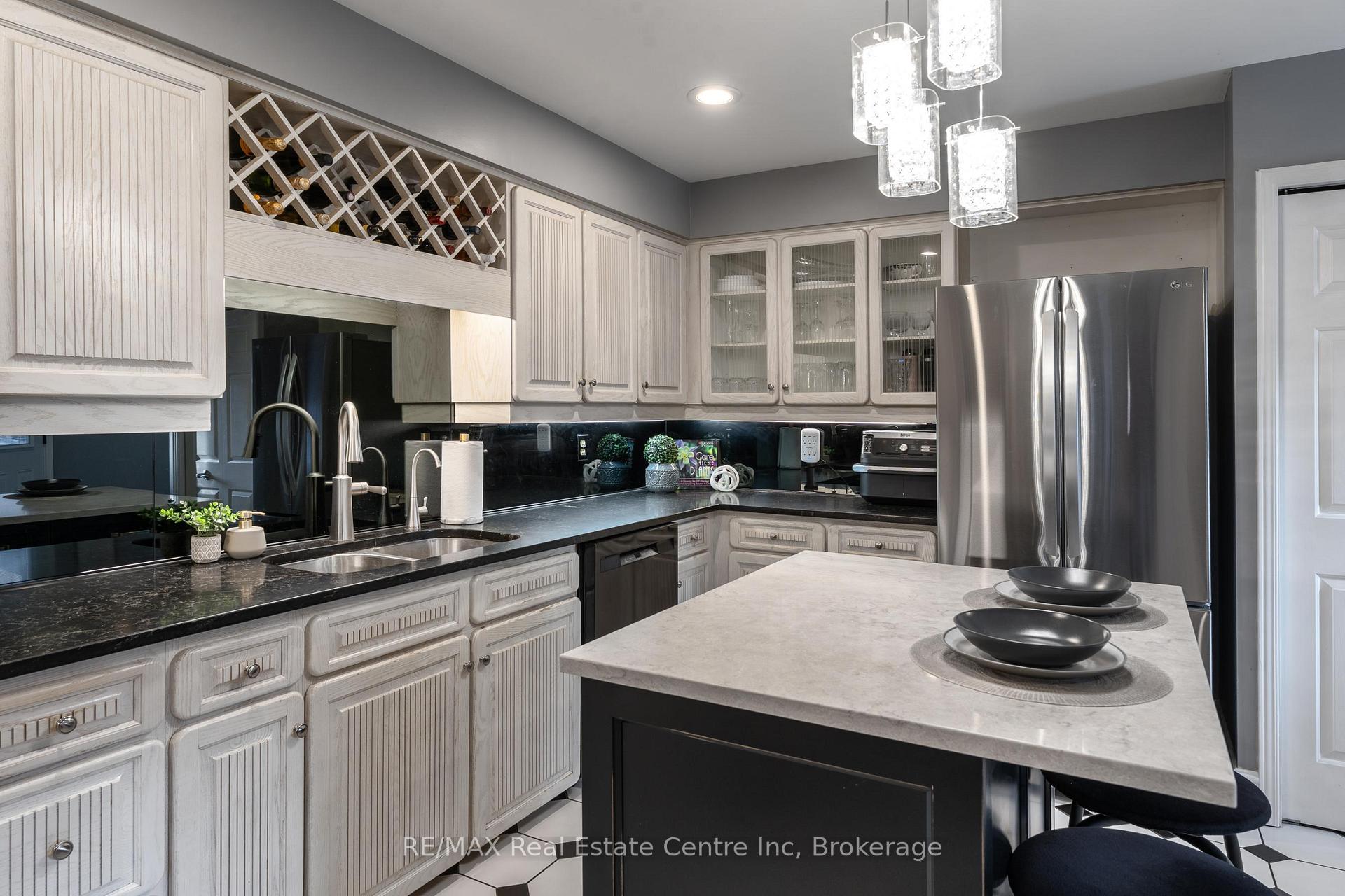 Photo 5 of Unit 3, 94 Woodlawn Road E, Guelph, Victoria North — HOMEH
