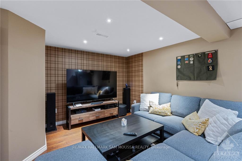 Photo 19 of 10 Lotus Court, Ottawa, Carson Grove — HOMEH