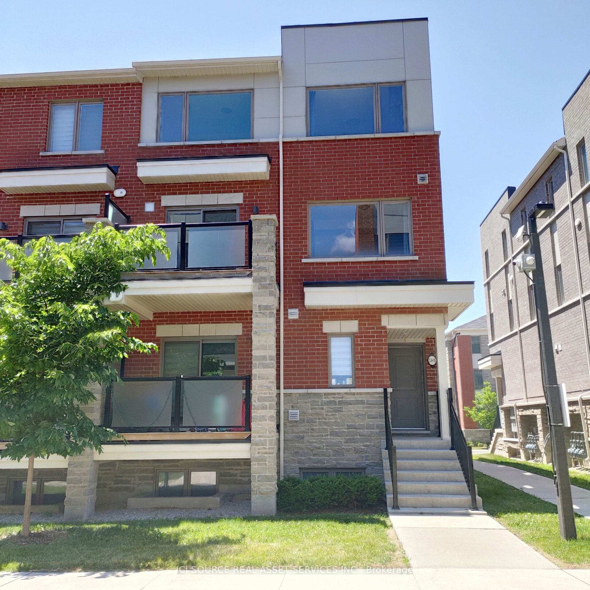 Front of Unit 16, 250 Lagerfeld Drive
