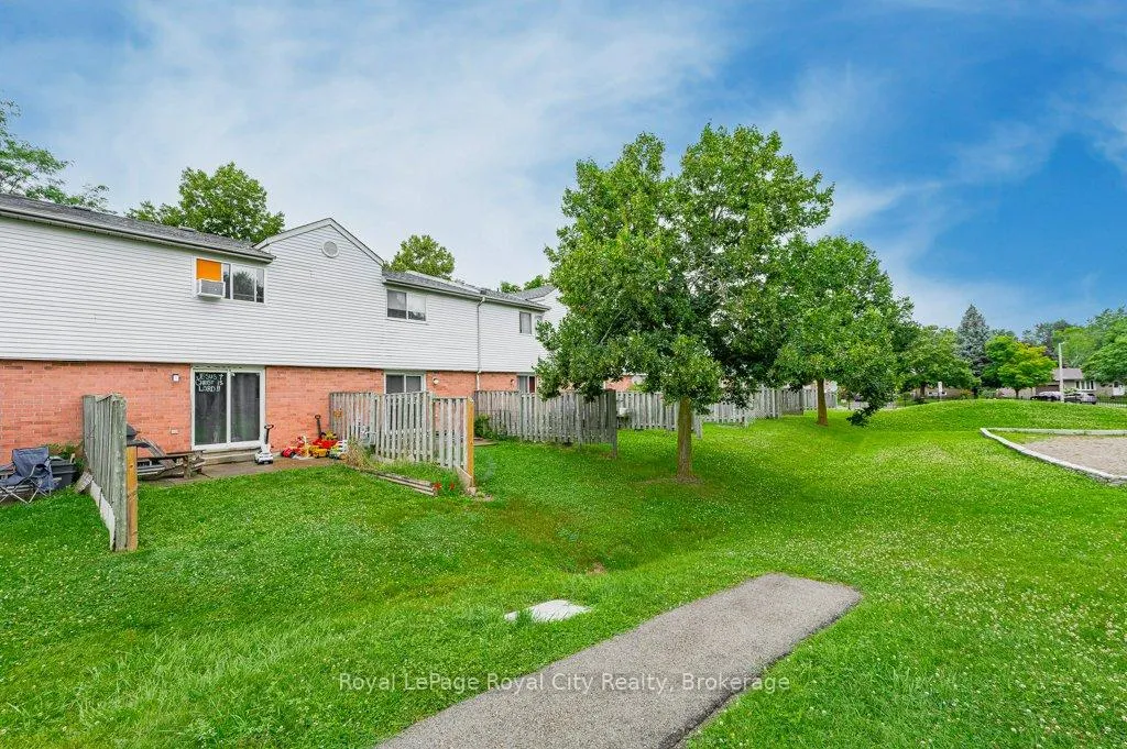 Photo 4 of Unit 8, 40 Imperial Road N, Guelph, Willow West/Sugarbush/West Acres — HOMEH