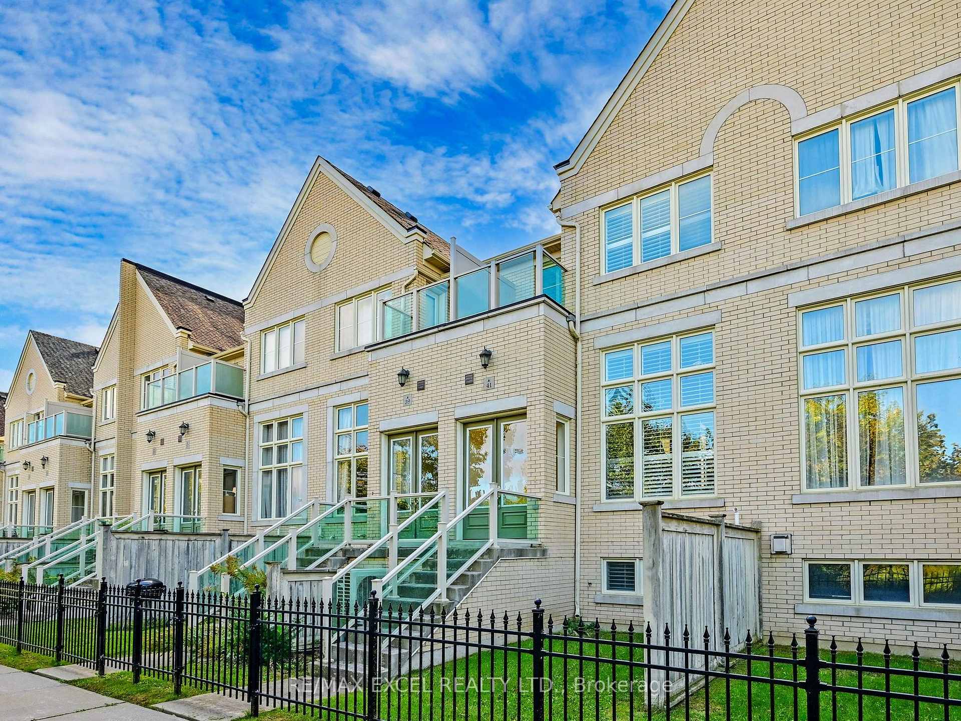 Photo 40 of 41 Victor Herbert Way, Markham, Cathedraltown — HOMEH