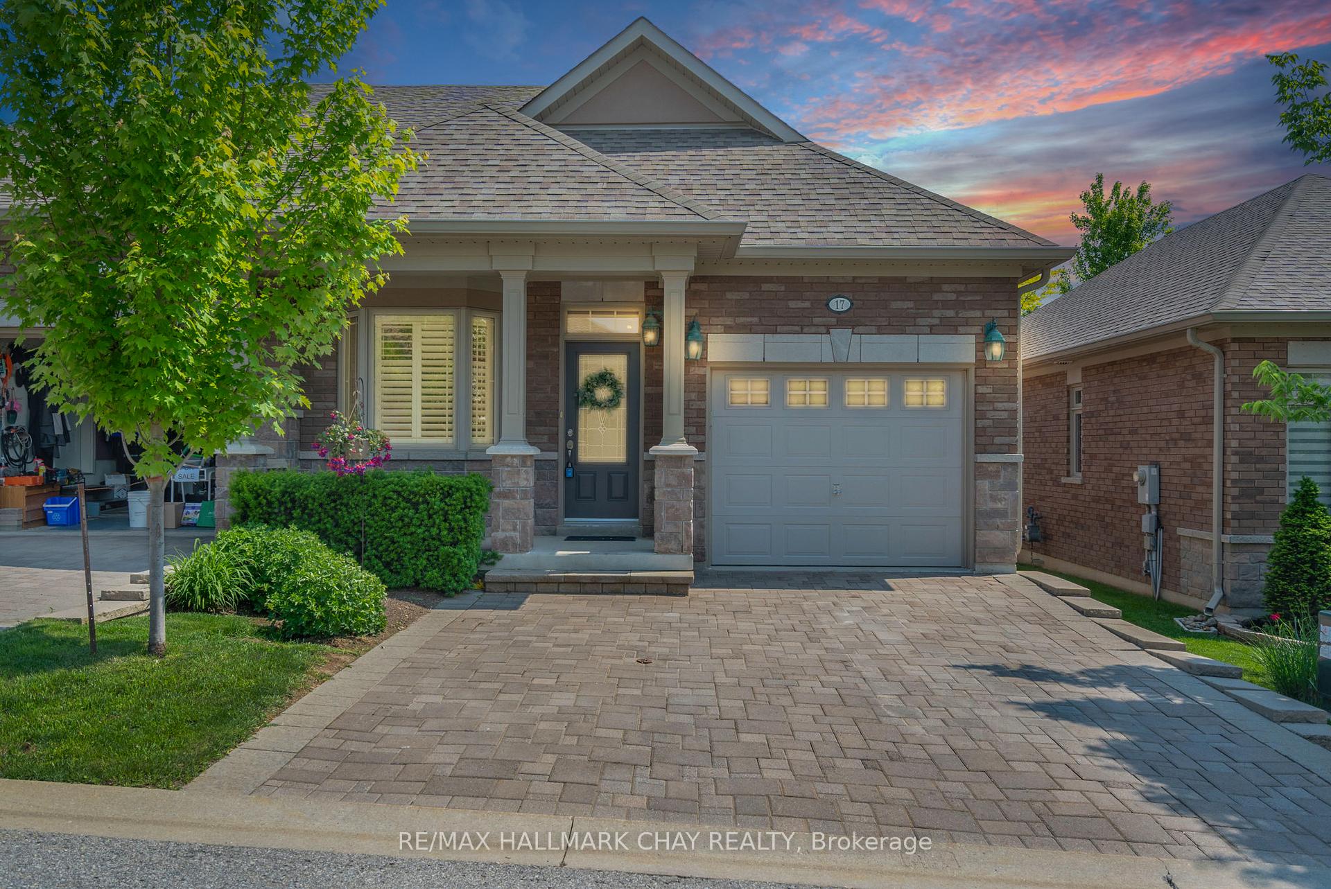 Photo 2 of 17 Hillcrest Drive, New Tecumseth, Alliston — HOMEH