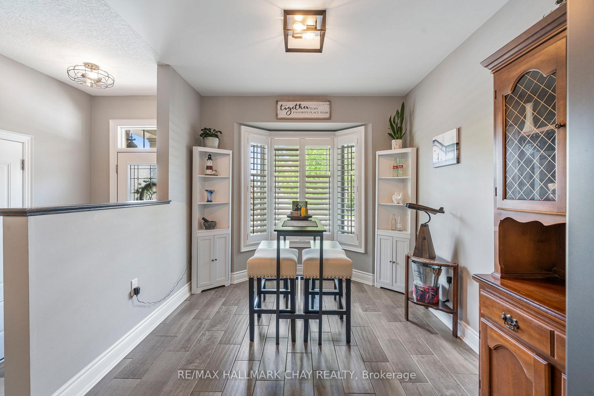 Photo 5 of 17 Hillcrest Drive, New Tecumseth, Alliston — HOMEH