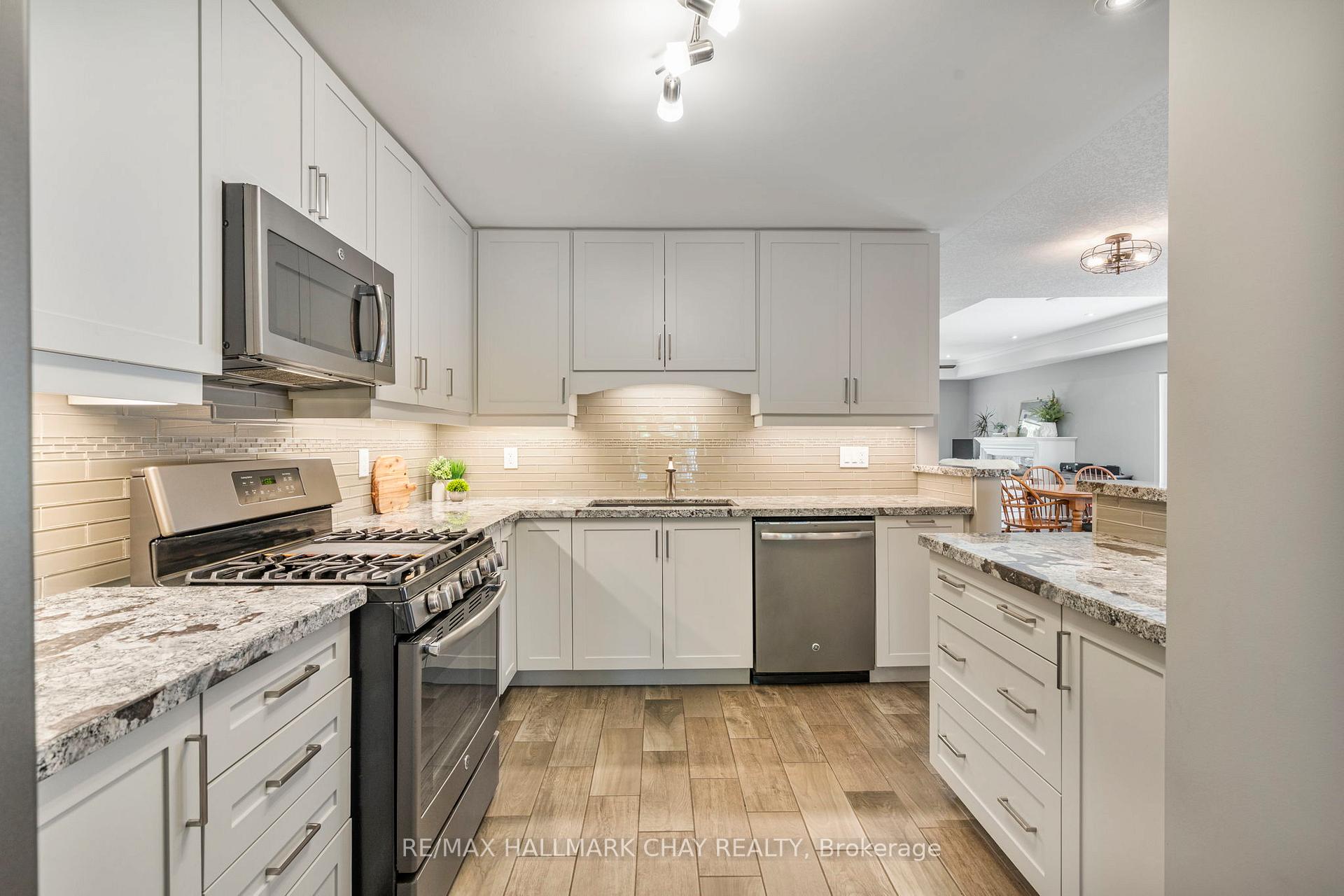 Photo 6 of 17 Hillcrest Drive, New Tecumseth, Alliston — HOMEH