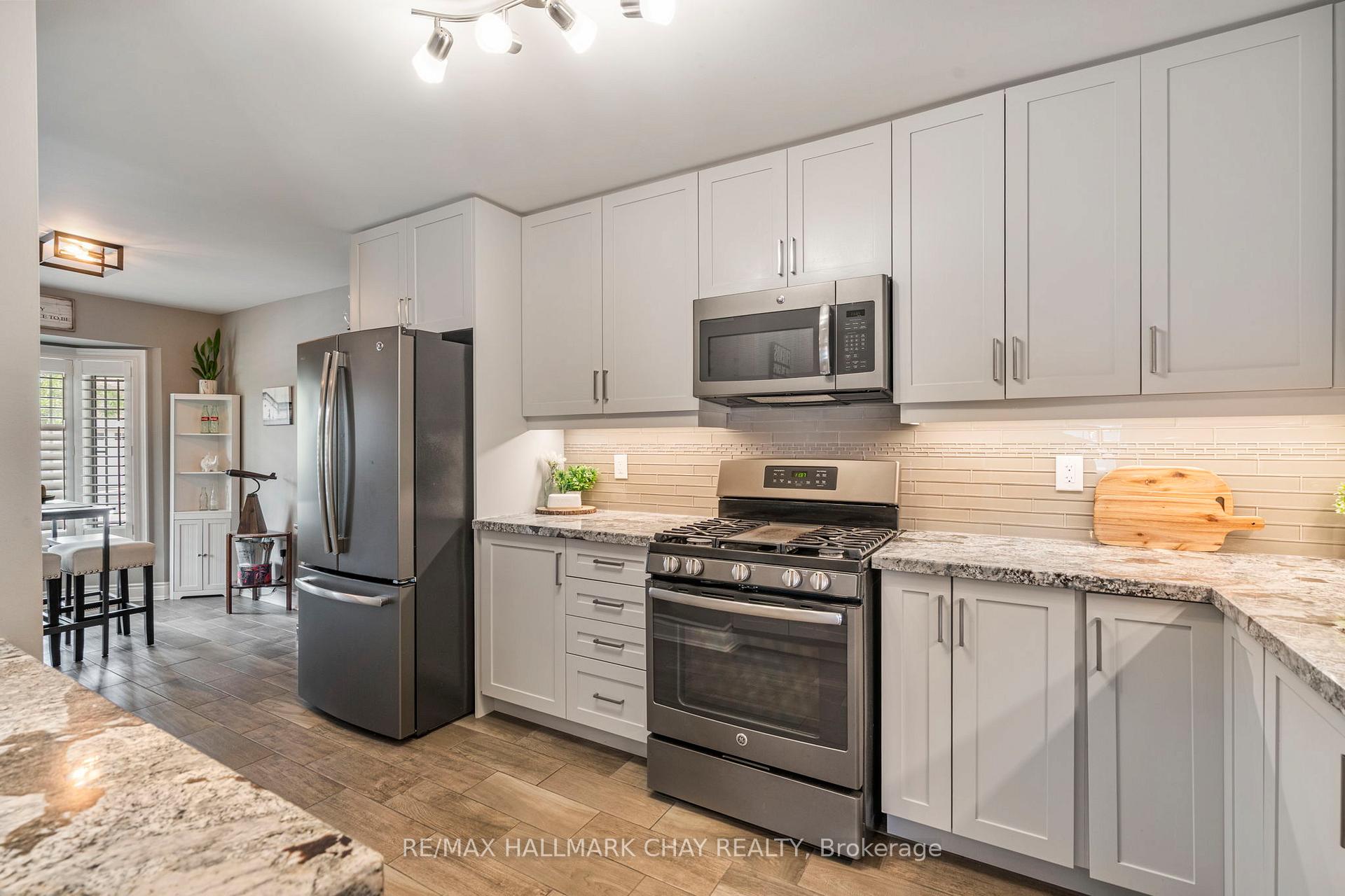 Photo 8 of 17 Hillcrest Drive, New Tecumseth, Alliston — HOMEH