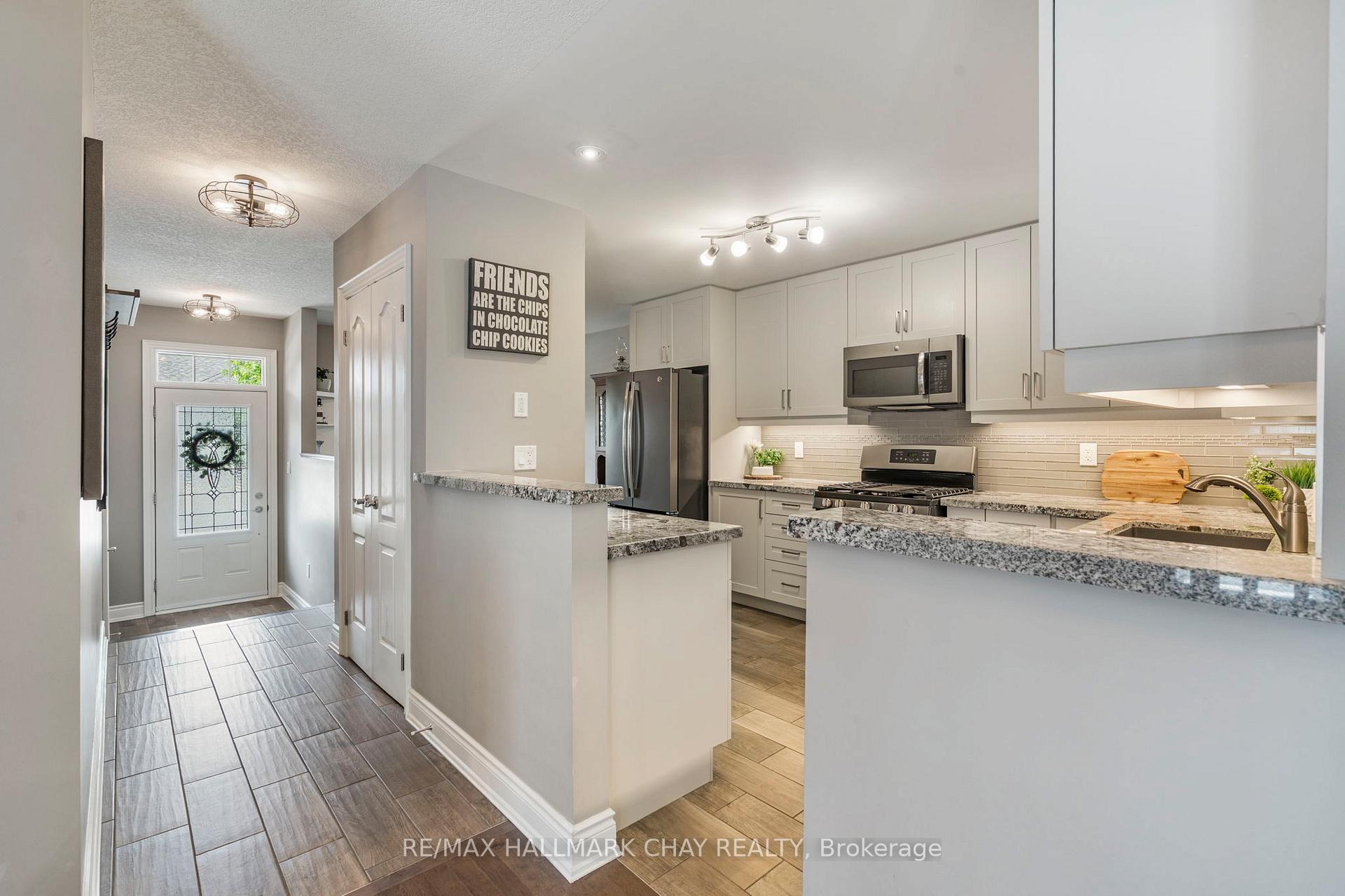 Photo 9 of 17 Hillcrest Drive, New Tecumseth, Alliston — HOMEH
