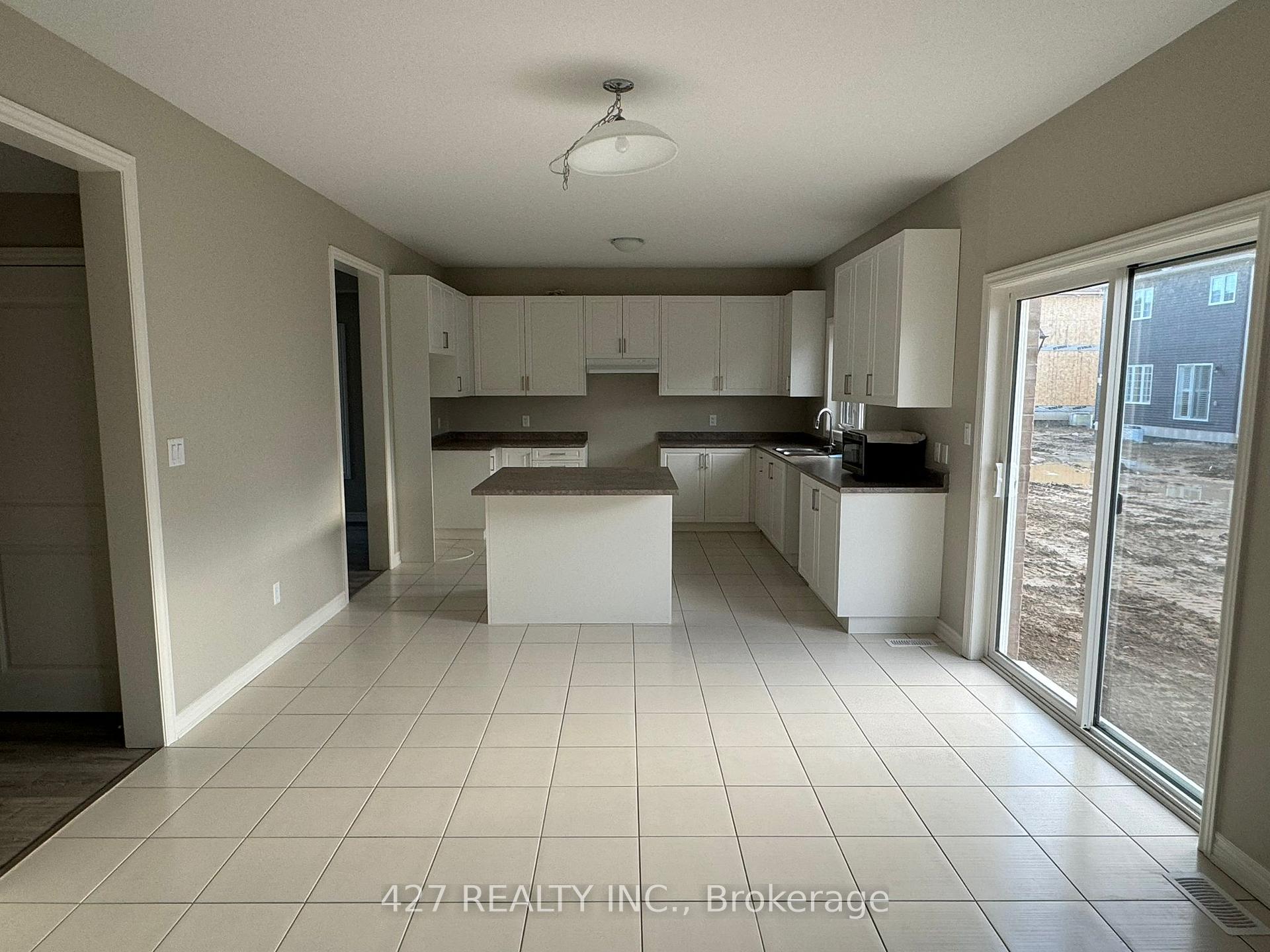 Photo 3 of 216 Clipper Drive N, Clearview, Stayner — HOMEH
