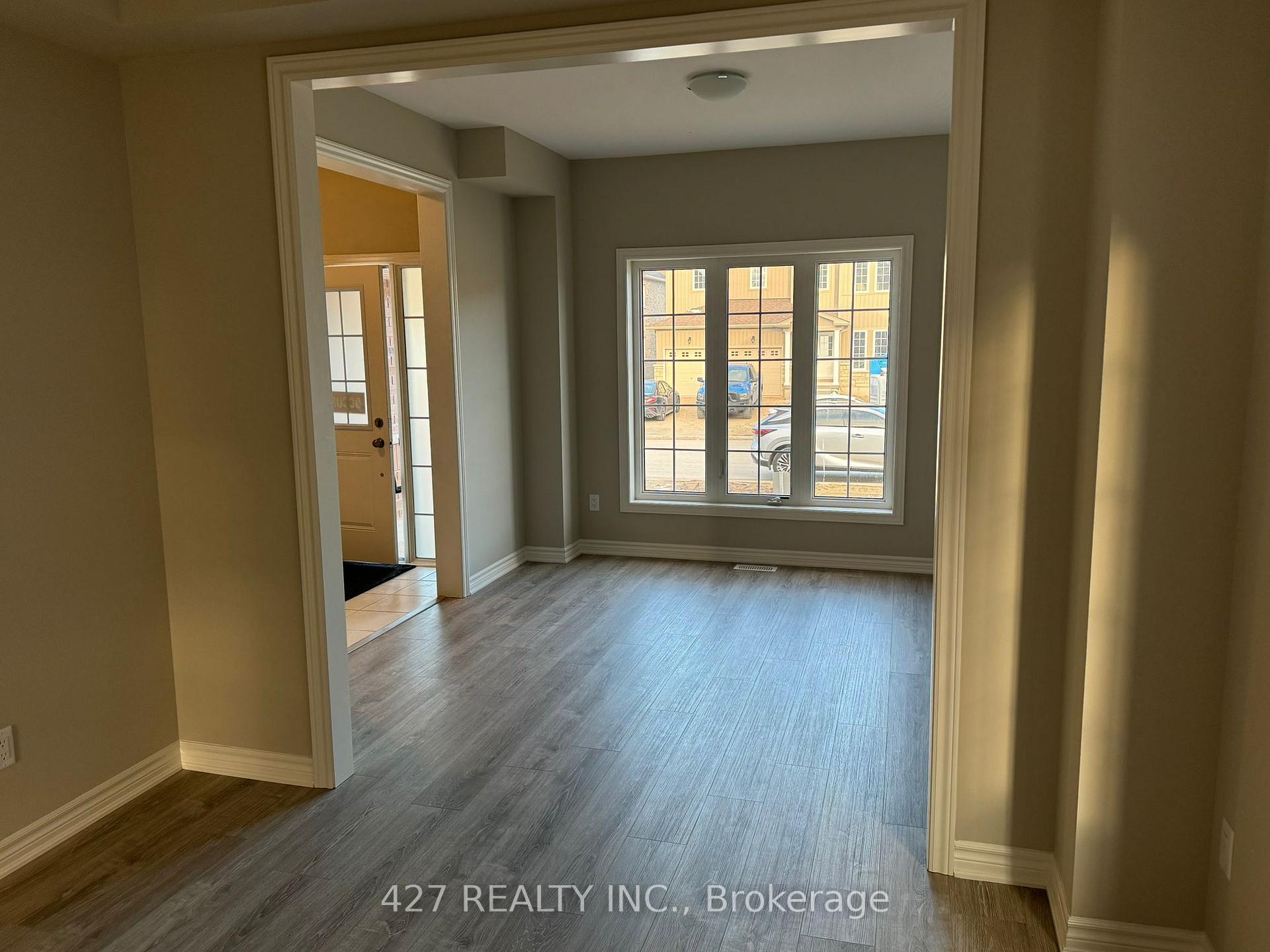 Photo 15 of 216 Clipper Drive N, Clearview, Stayner — HOMEH
