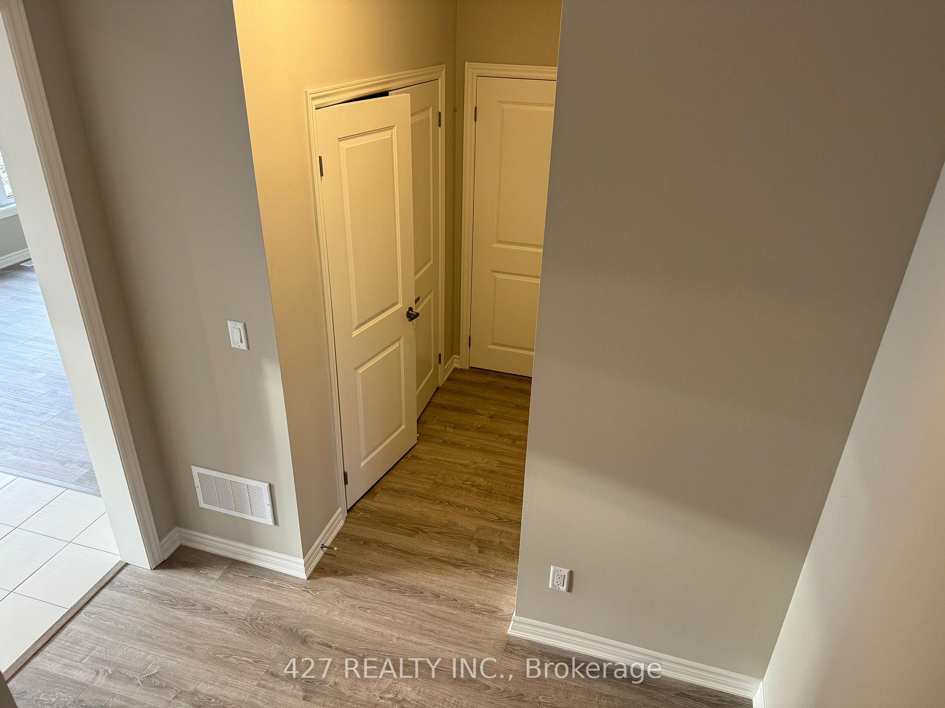 Photo 16 of 216 Clipper Drive N, Clearview, Stayner — HOMEH