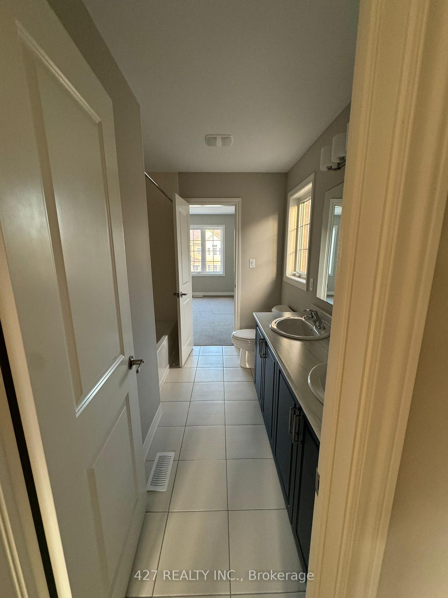 Photo 23 of 216 Clipper Drive N, Clearview, Stayner — HOMEH