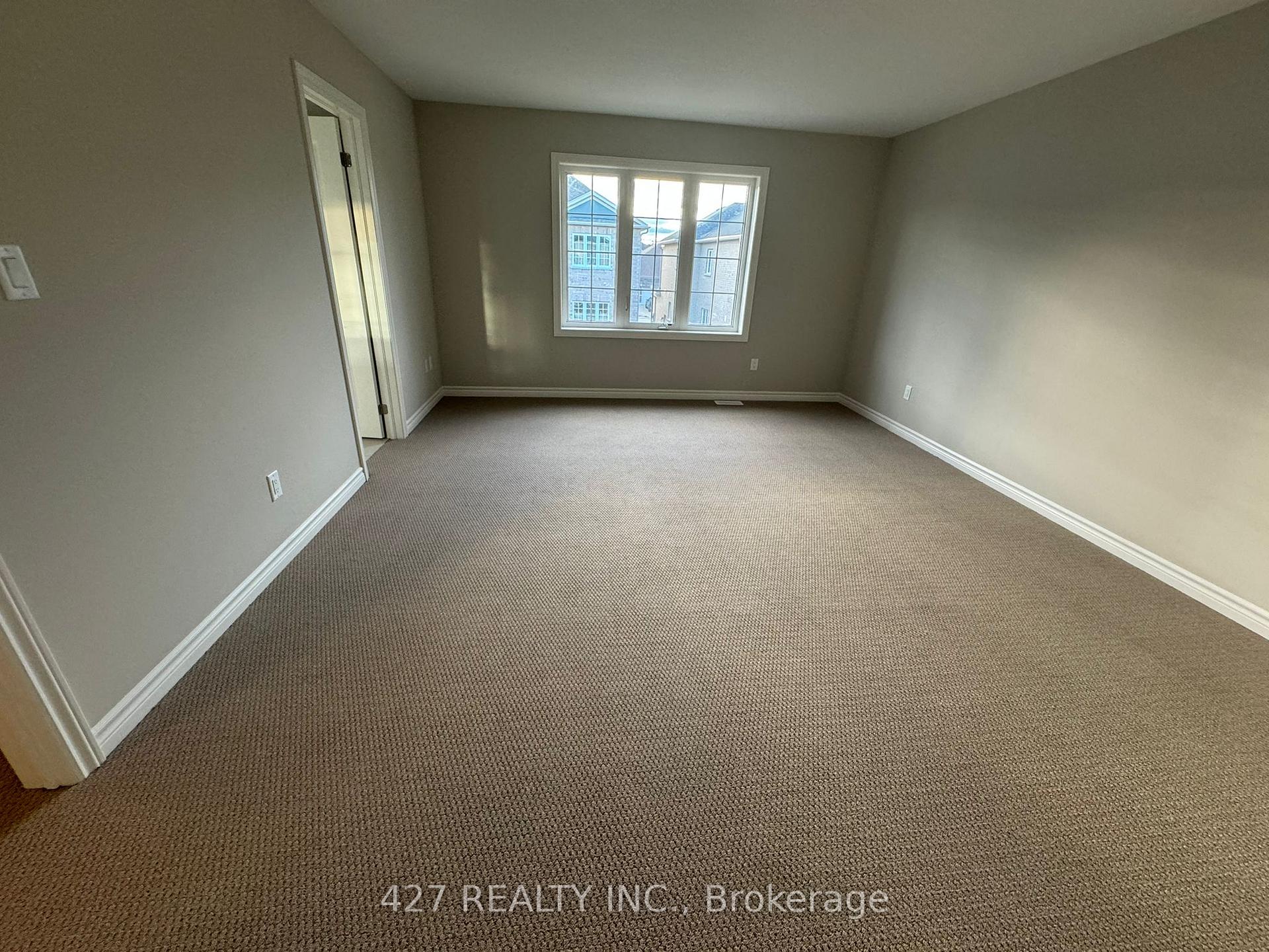 Photo 32 of 216 Clipper Drive N, Clearview, Stayner — HOMEH