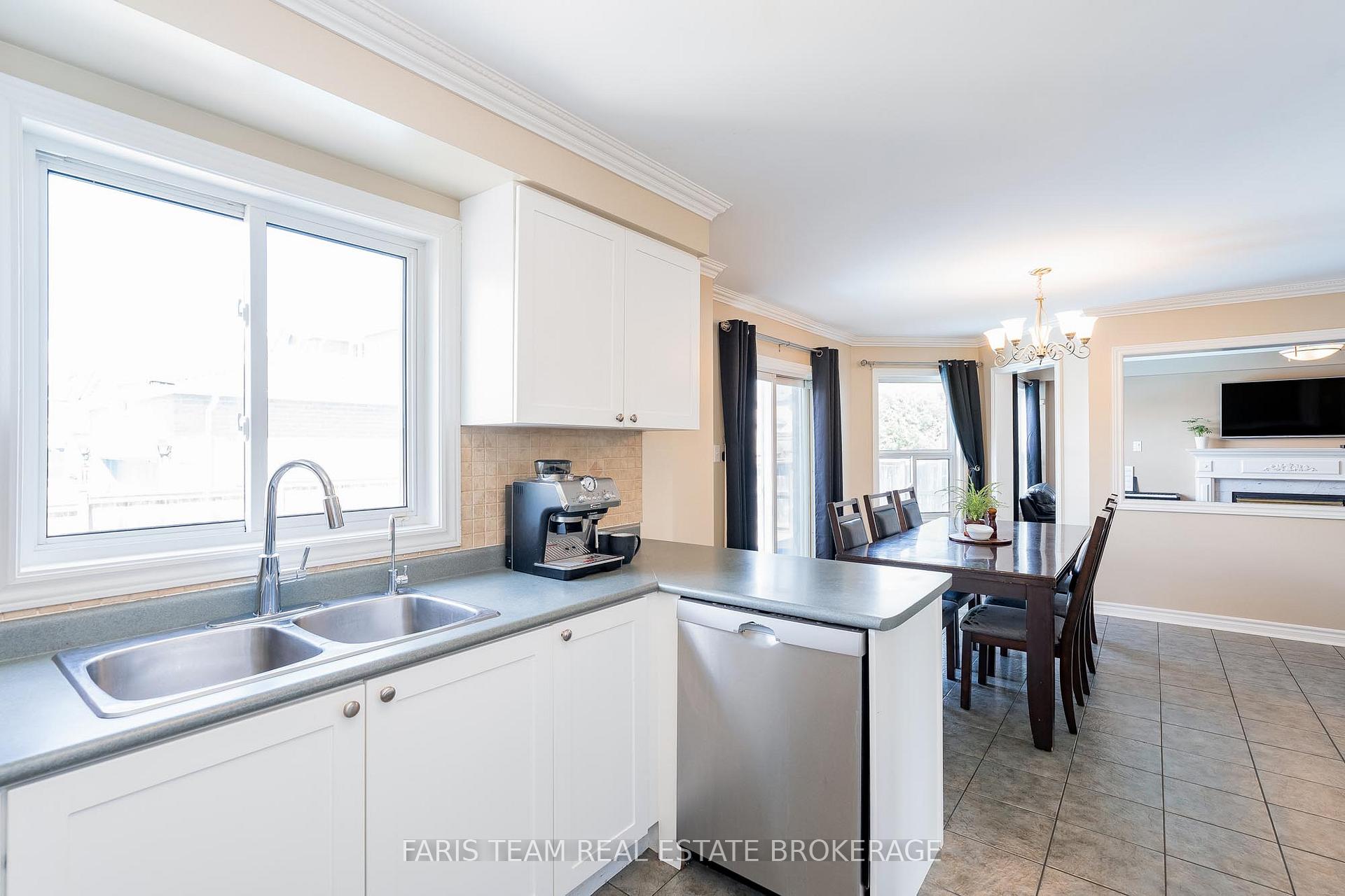 Photo 6 of 118 Esther Drive, Barrie, Painswick South — HOMEH