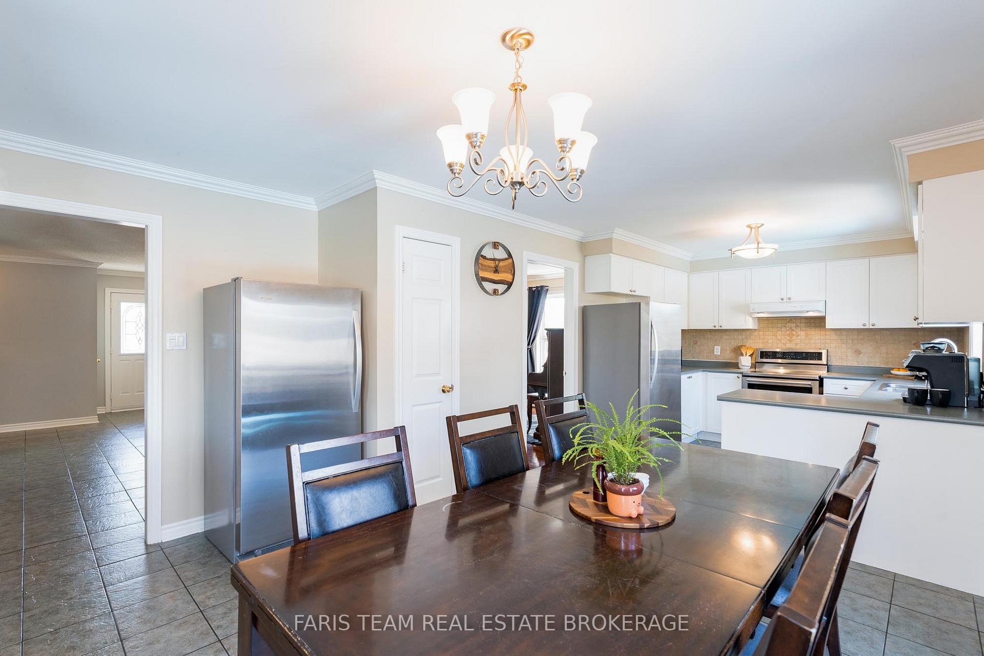 Photo 8 of 118 Esther Drive, Barrie, Painswick South — HOMEH