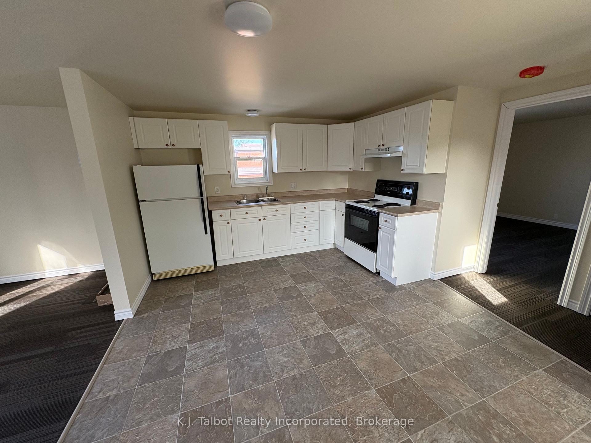 Photo 4 of Unit UNIT B, 53 West Street, Goderich, Goderich (Town) — HOMEH