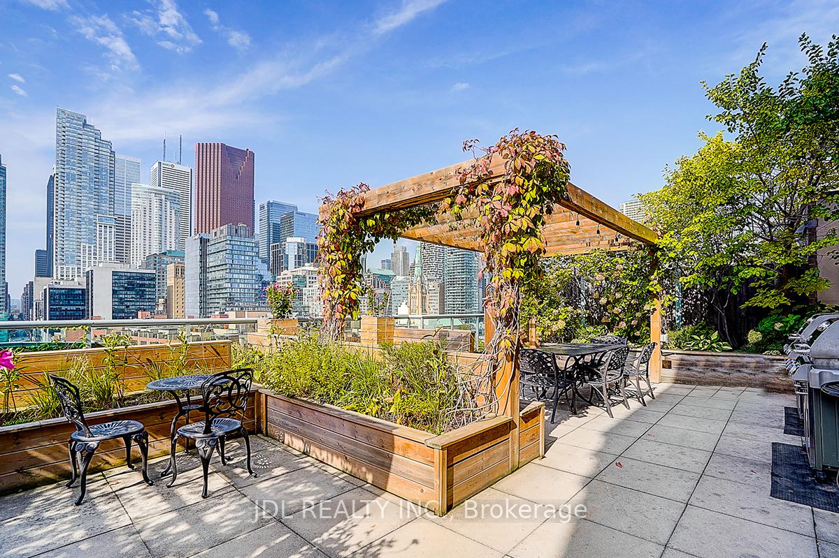 Photo 18 of Unit 823, 109 Front Street E, Toronto, Waterfront Communities — HOMEH