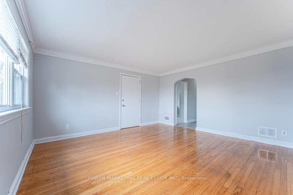 Photo 7 of Unit 3, 679 Roosevelt Avenue, Ottawa, Laurentianview — HOMEH