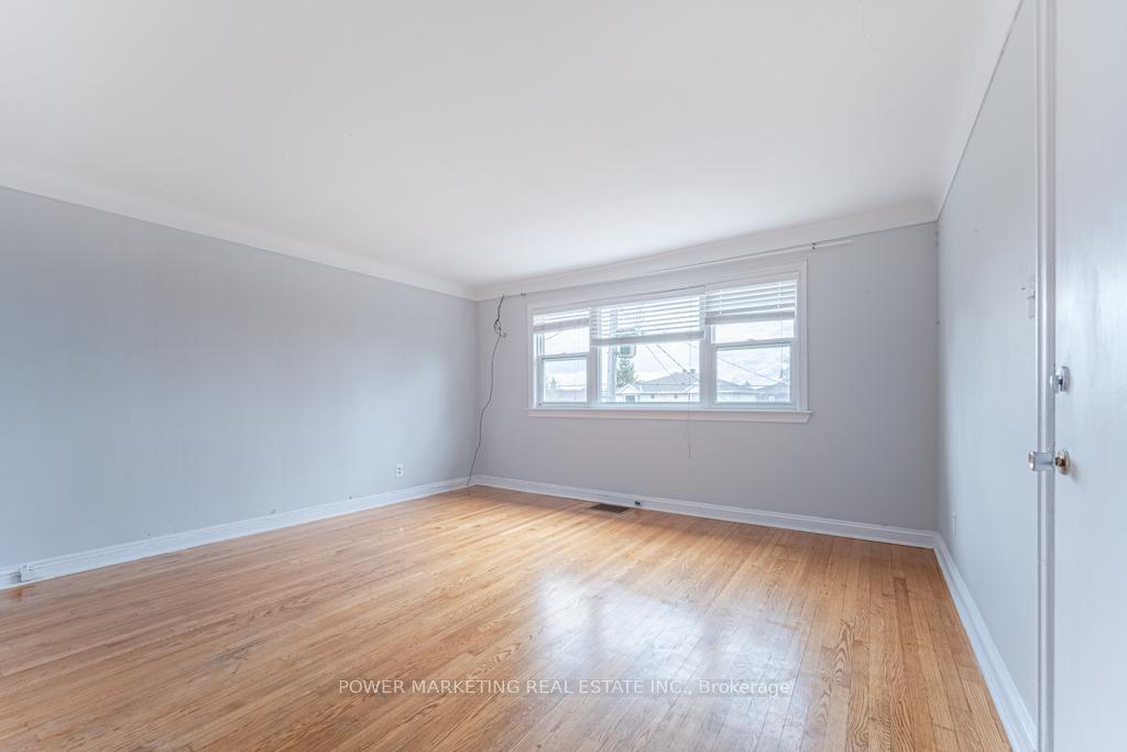 Photo 3 of Unit 3, 679 Roosevelt Avenue, Ottawa, Laurentianview — HOMEH