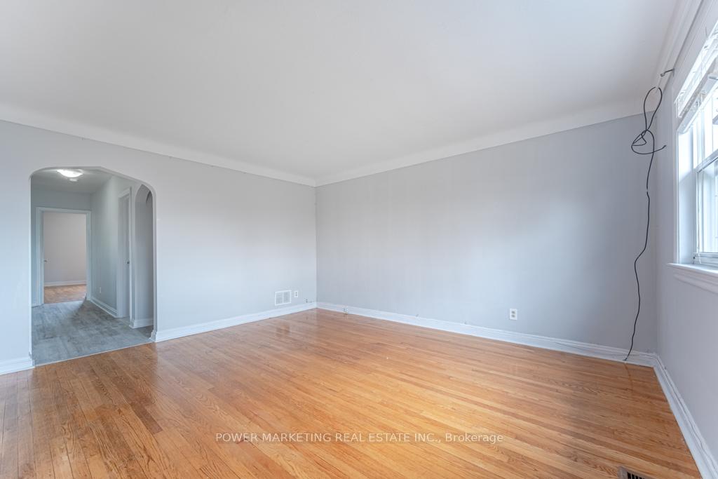 Photo 2 of Unit 3, 679 Roosevelt Avenue, Ottawa, Laurentianview — HOMEH